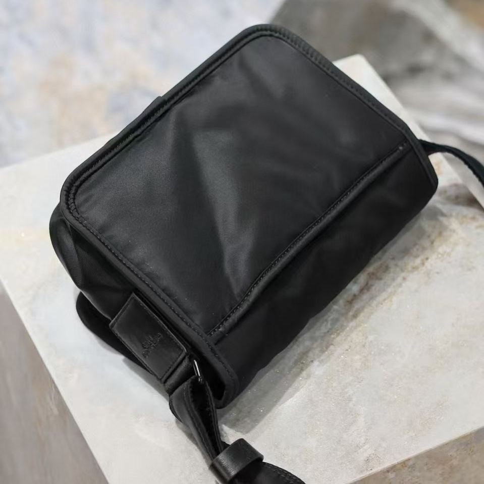 Saint Laurent YSL BV NIKI MESSANGE（757146-FACKH-1000）