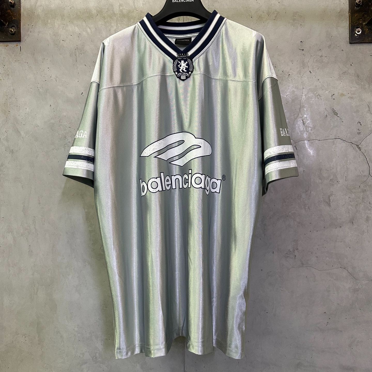 BALENCIAGA 3b Football silhouette V-neck T-shirt（857113TTVQ71461）