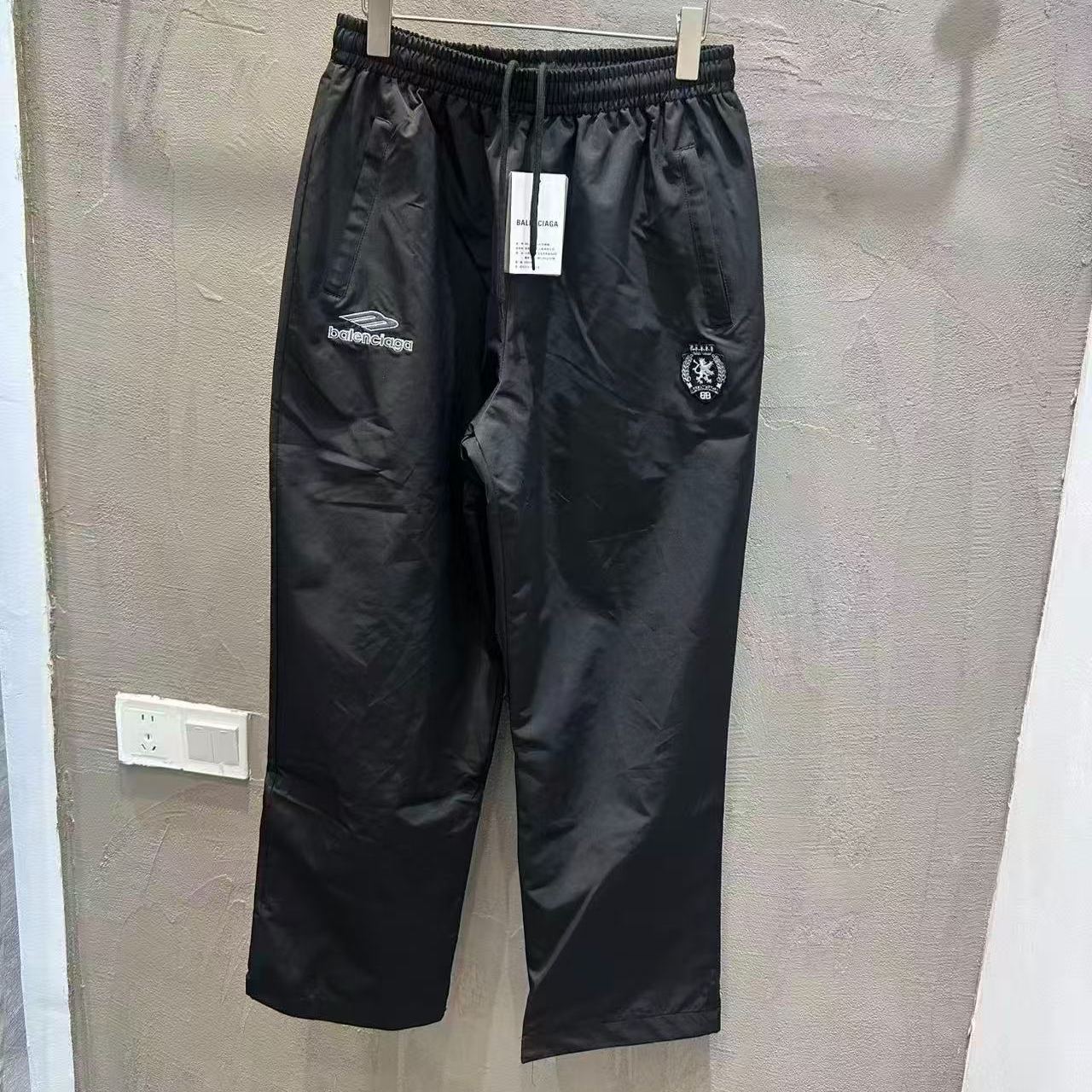 BALENCIAGA 3B Football Pants in Techno Cotton Poplin（857656TPQ381000）