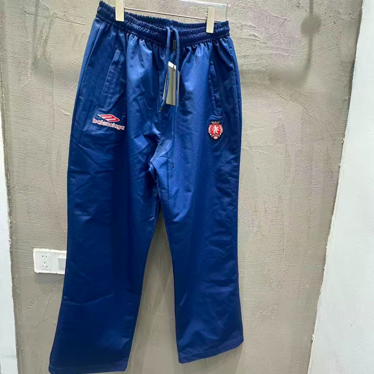 BALENCIAGA 3B Football Pants in Techno Cotton Poplin（857656TPQ381000）