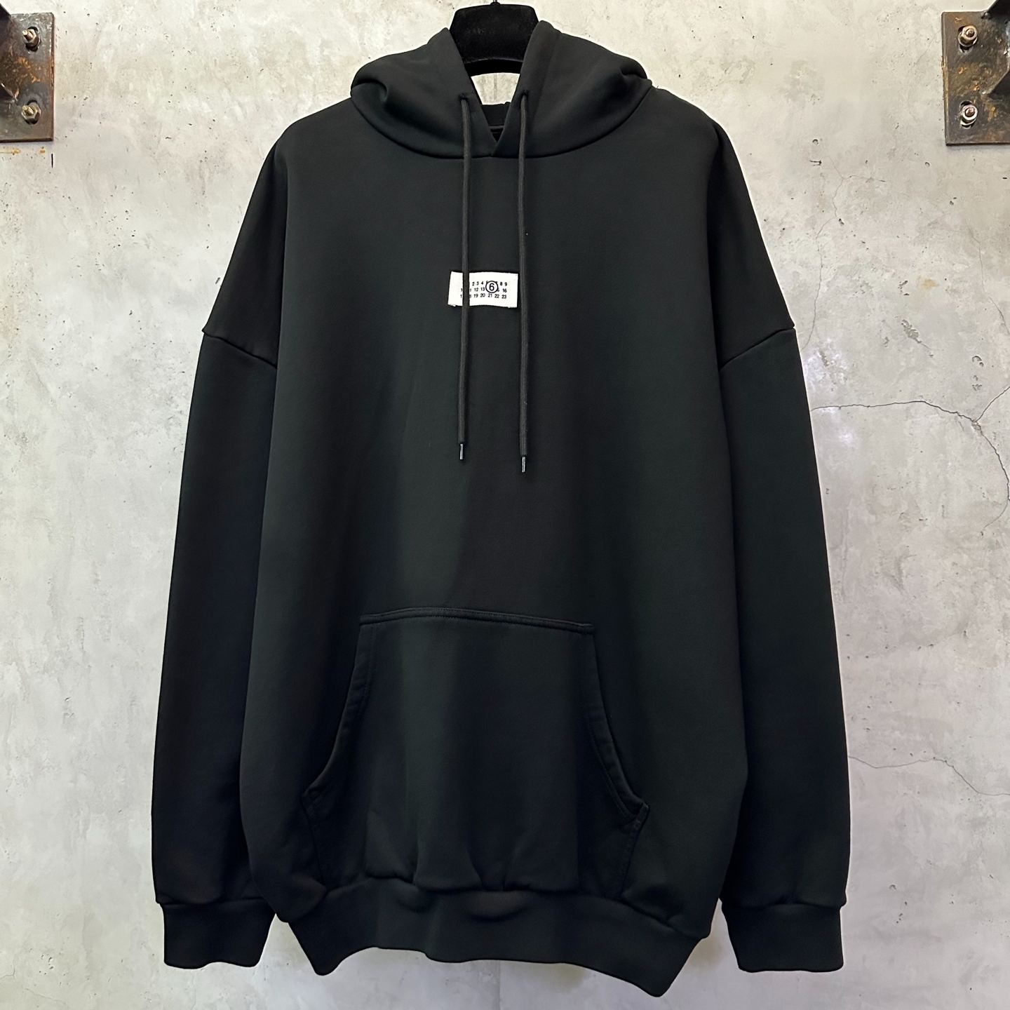 MM6 Maison Margiela Men's Numbering Sweatshirt "Black" (SH0GU0019S25606900）