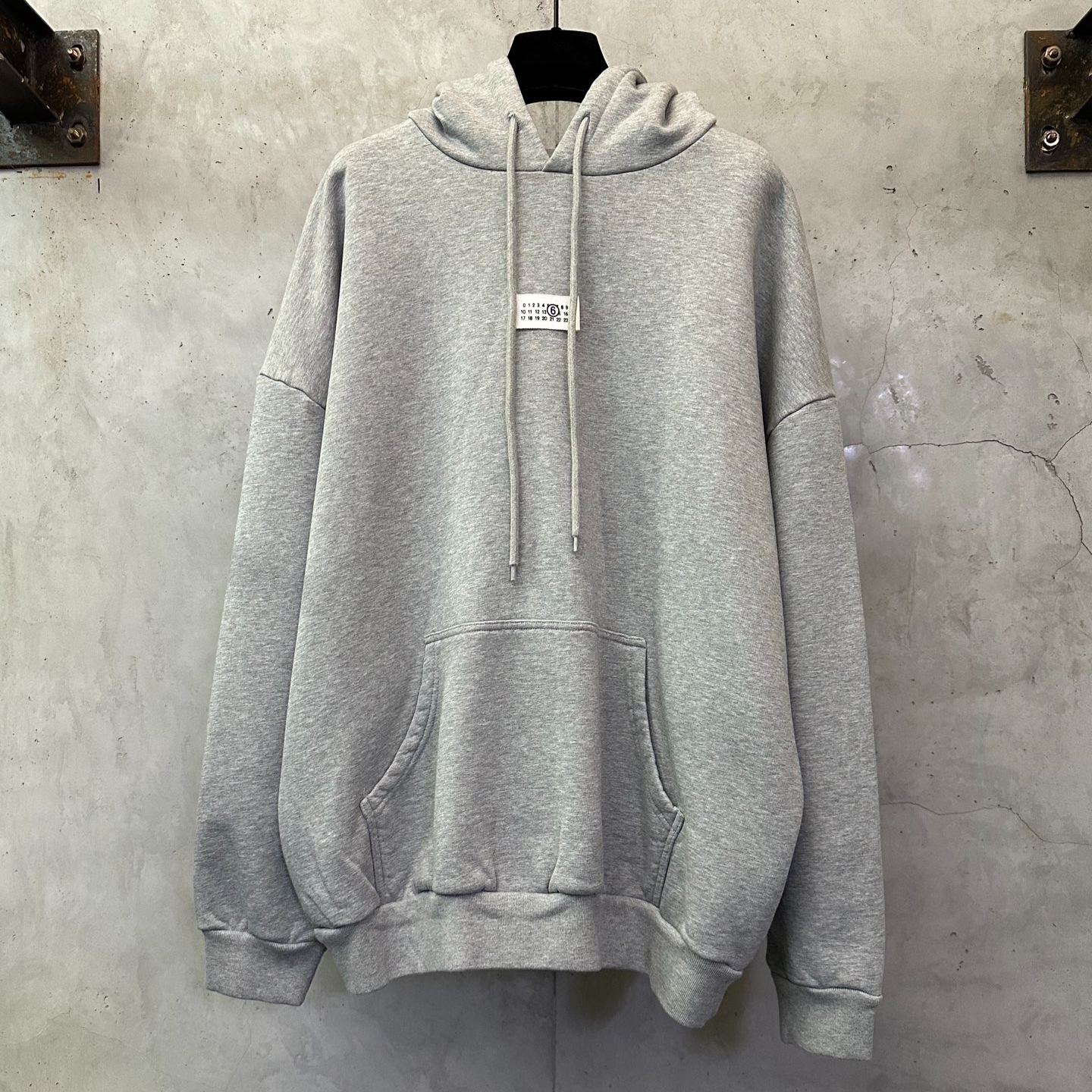 MM6 Maison Margiela Men's Numbering Sweatshirt "Black" (SH0GU0019S25606900）