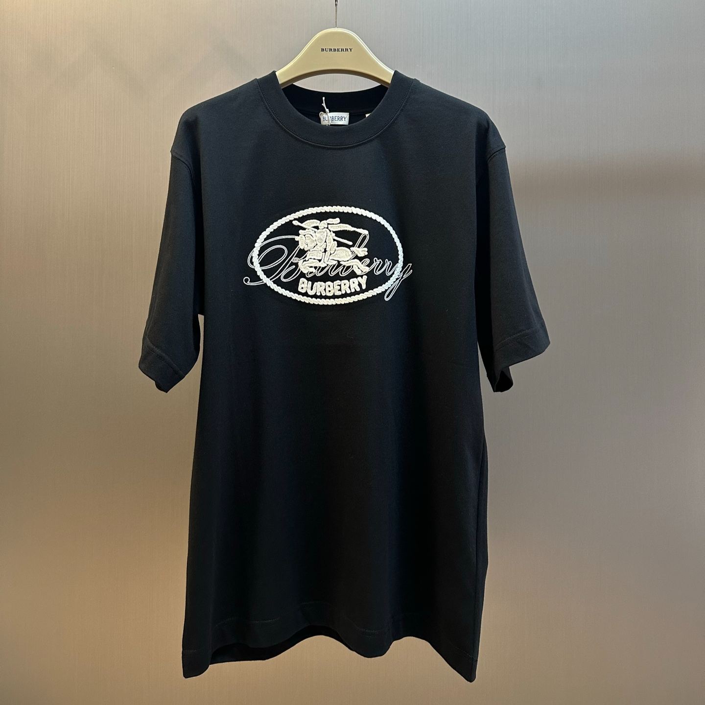 Burberry Knight's Emblem Cotton T-Shirt（81258231）