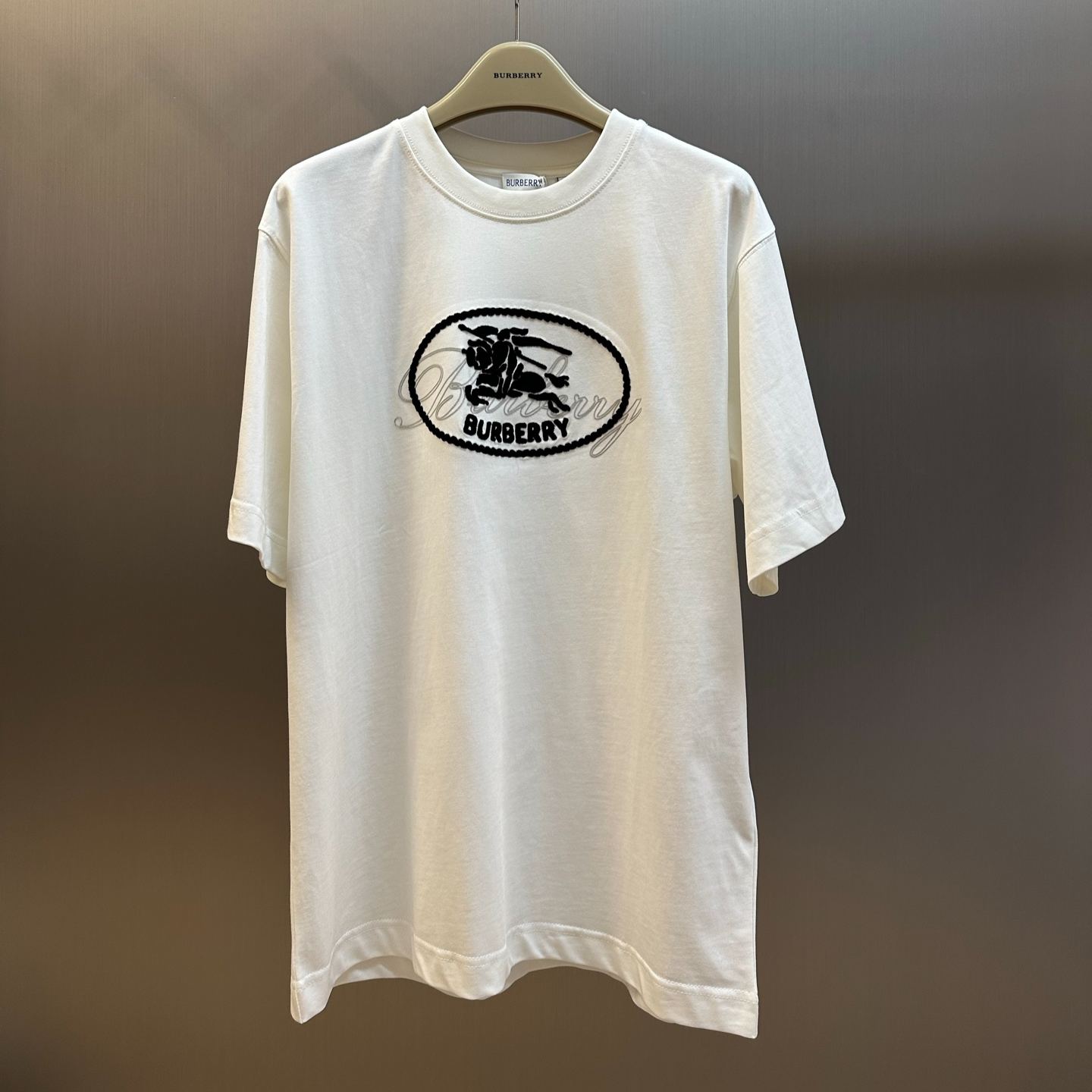 Burberry Knight's Emblem Cotton T-Shirt（81258231）