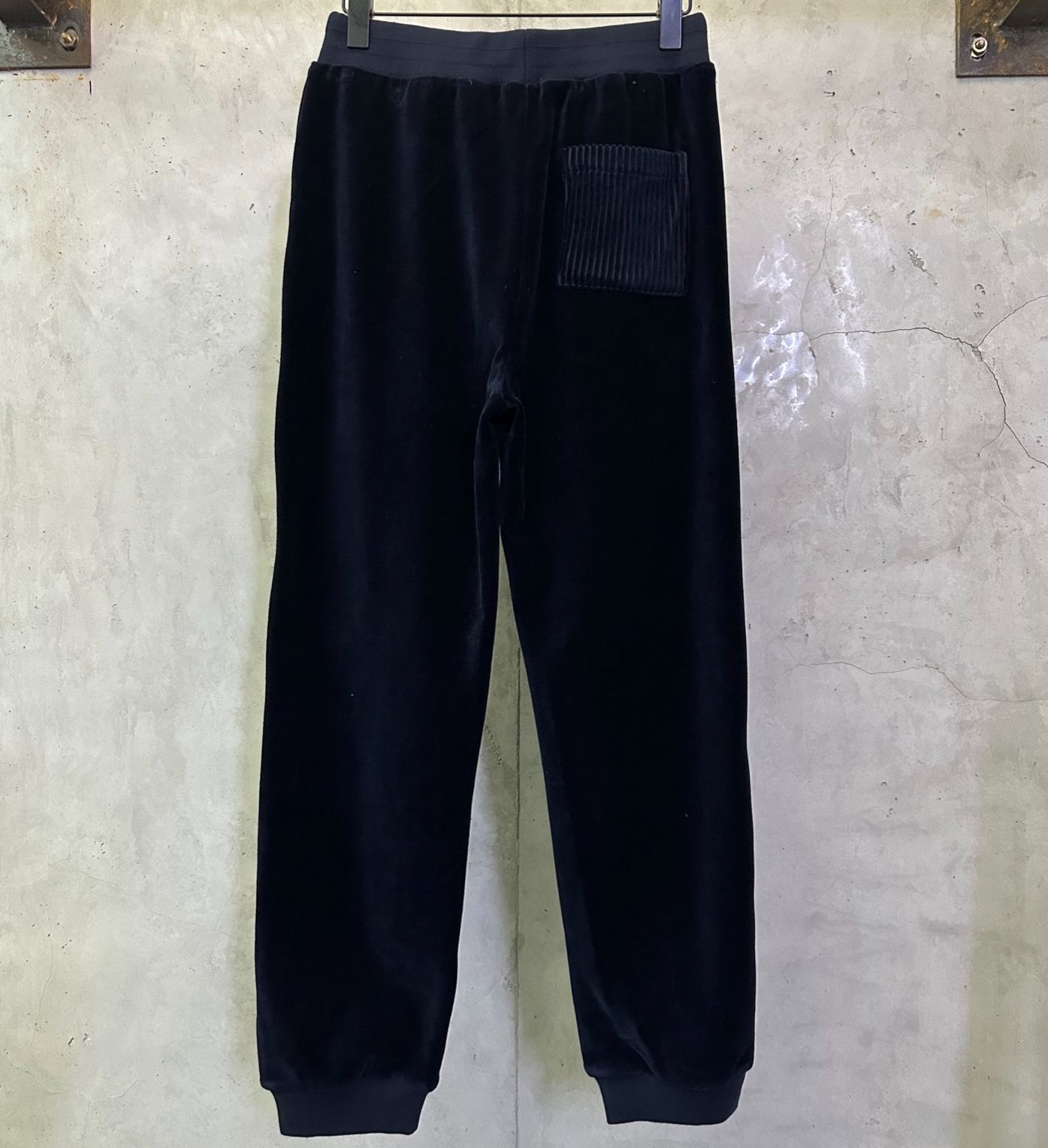 LOUIS VUITTON CHIC Velvet Sweatpants（1AJCCL）