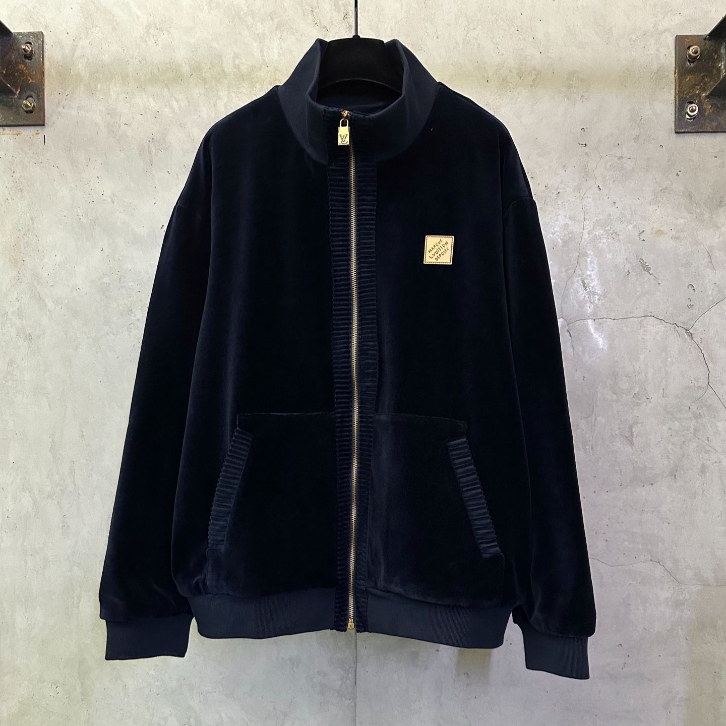 LOUIS VUITTON CHIC Velvet Sweatshirt（1AJCCD）