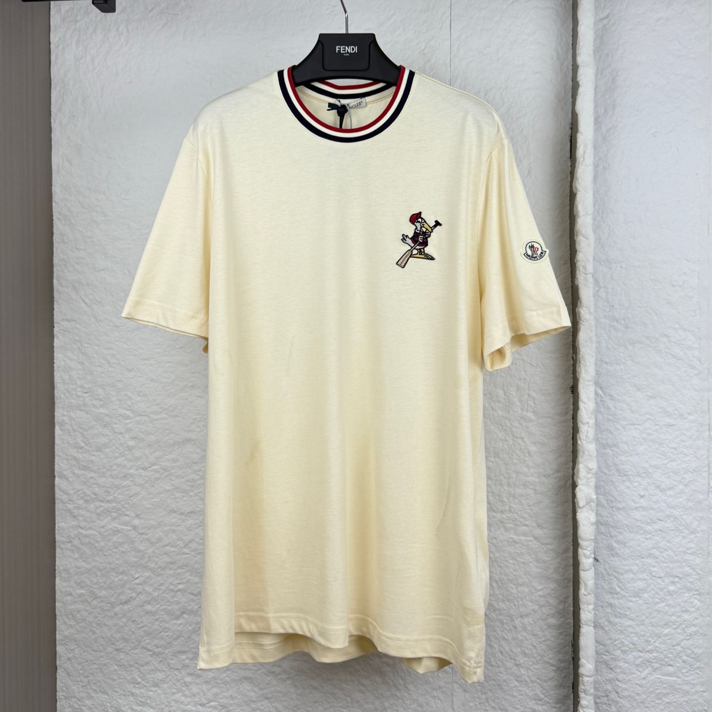 MONCLER MonDuck Logo Patch Cotton T-Shirt（L10918C0001289AYY999）