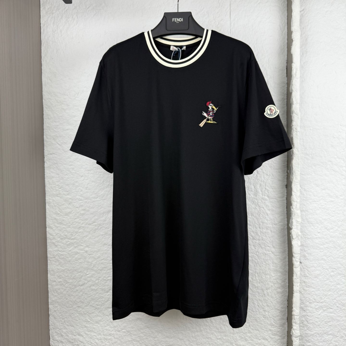 MONCLER MonDuck Logo Patch Cotton T-Shirt（L10918C0001289AYY999）