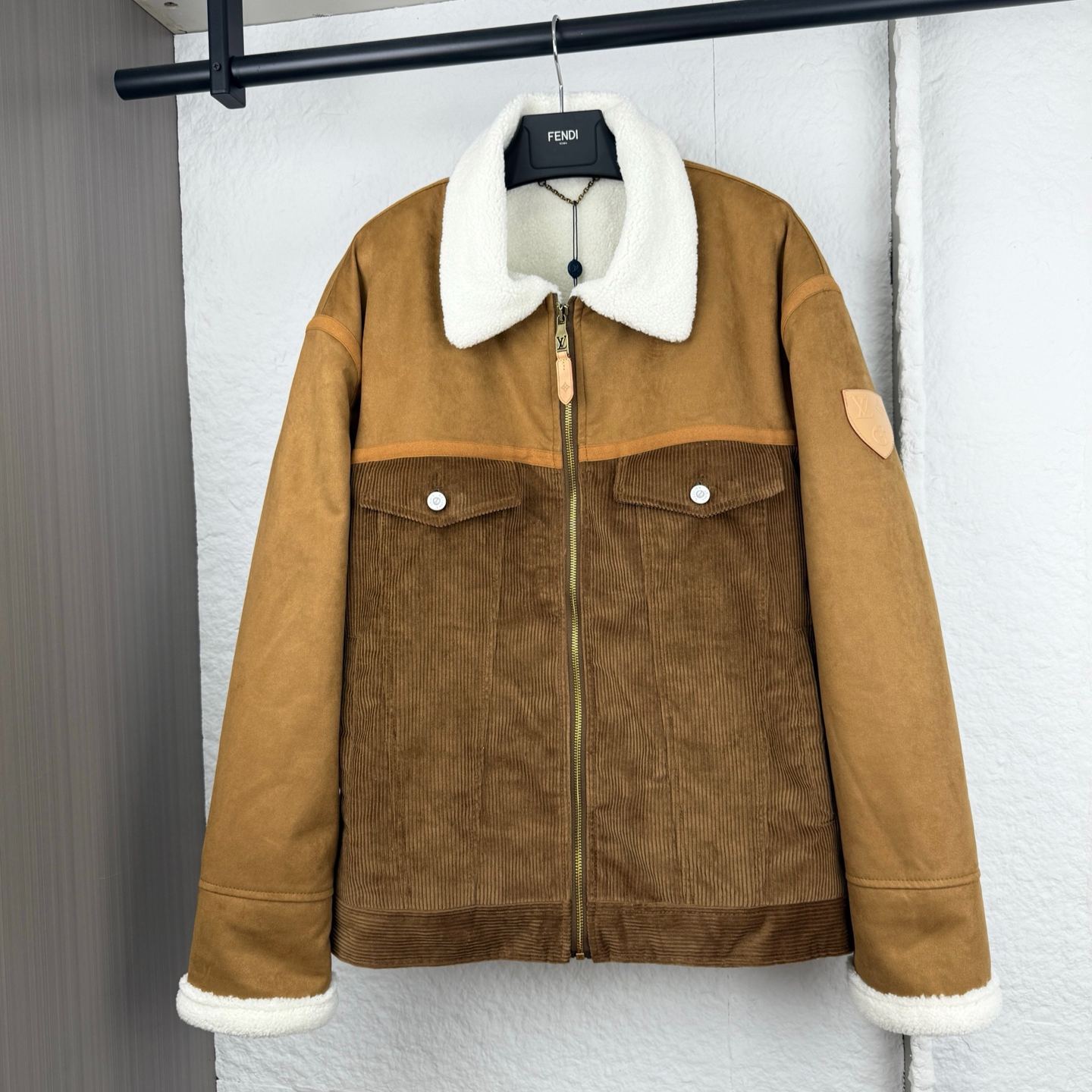 LOUIS VUITTON Corduroy and Shearling Patchwork Truck Jacket（1AJBQR）