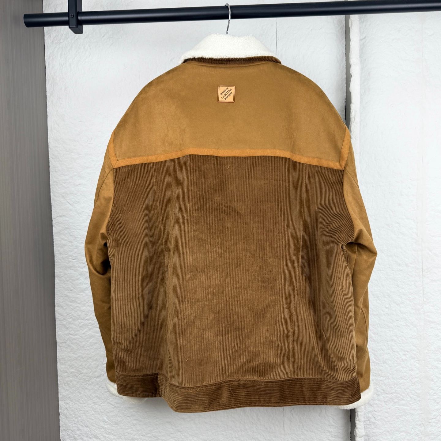 LOUIS VUITTON Corduroy and Shearling Patchwork Truck Jacket（1AJBQR）