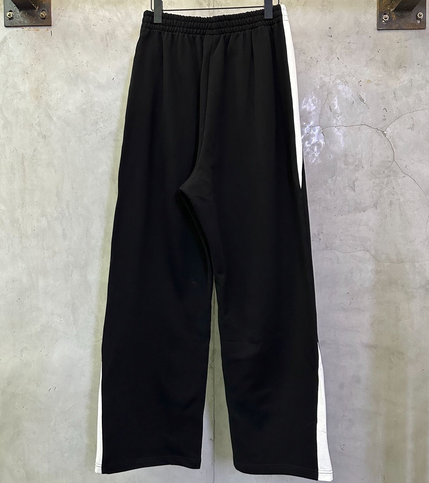 Balenciaga NBA collaboration oversized track pants in black/white（864873TTVV91070）