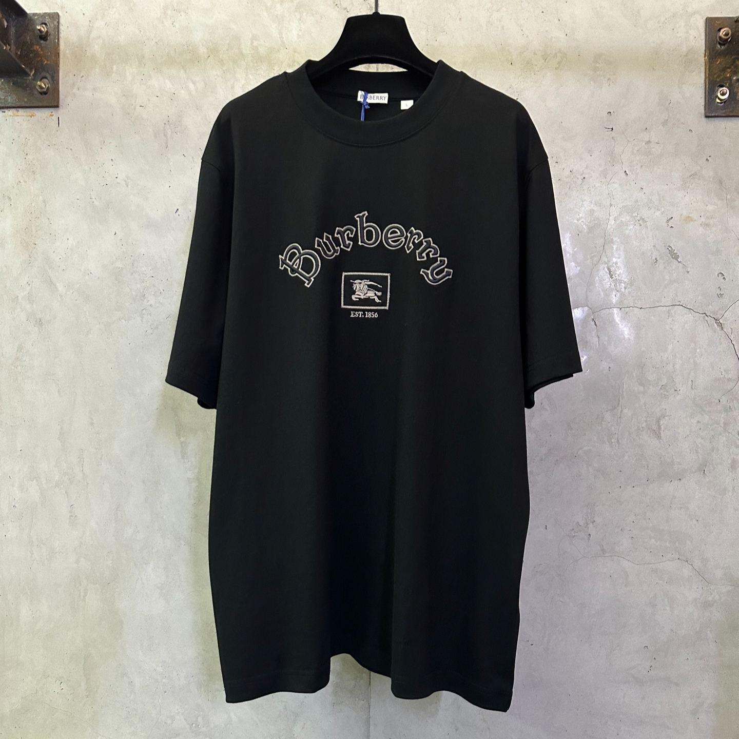 Burberry Gothic Logo Cotton T-Shirt（81160611）