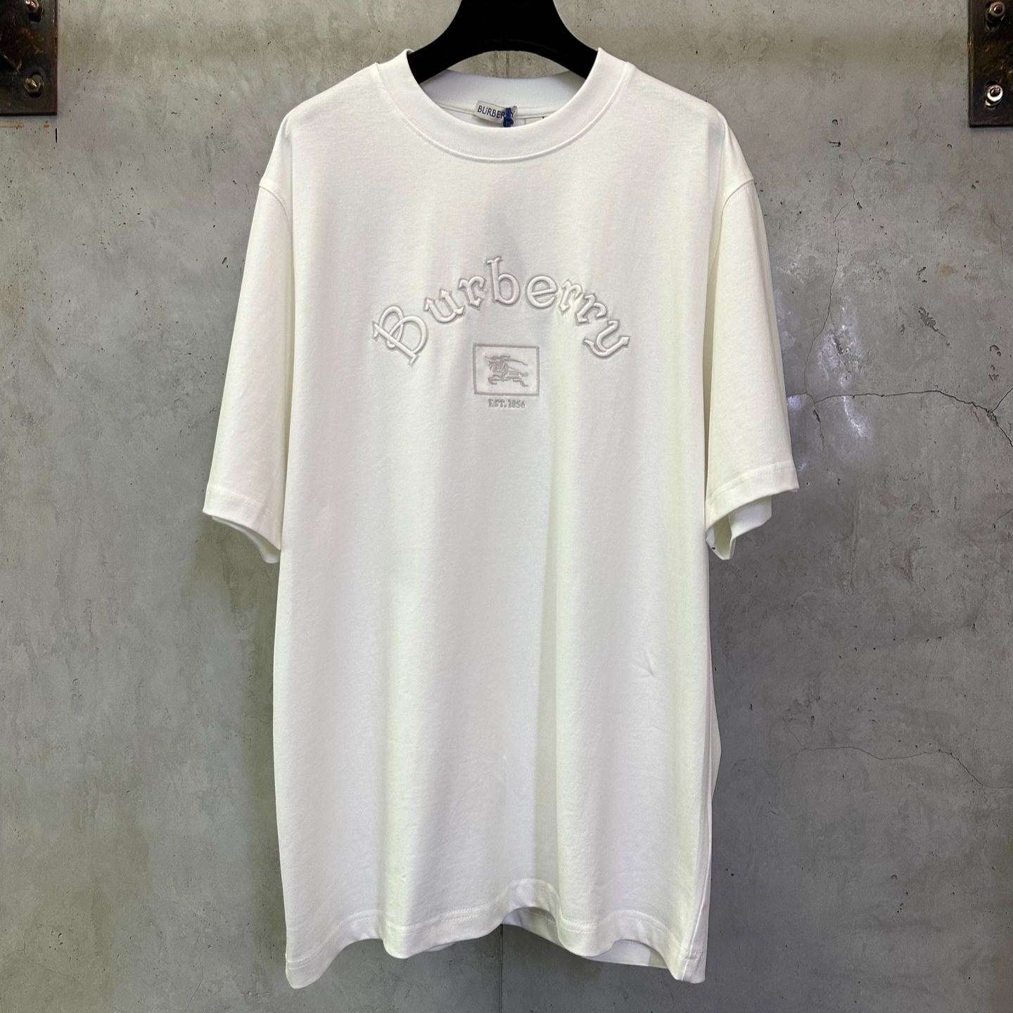 Burberry Gothic Logo Cotton T-Shirt（81160611）