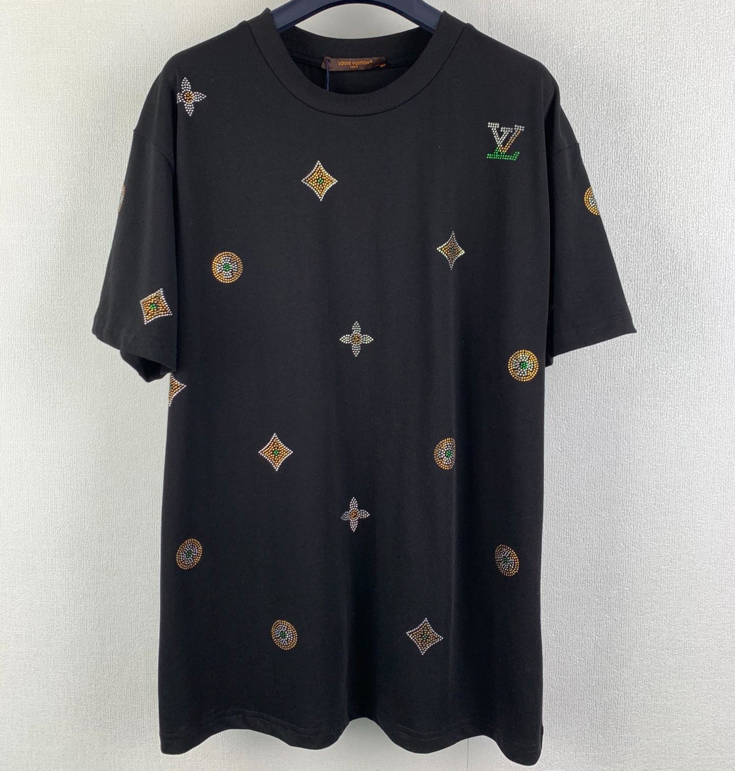 LOUIS VUITTON Decorated Short-Sleeve Crew Neck Top（1AJR10）