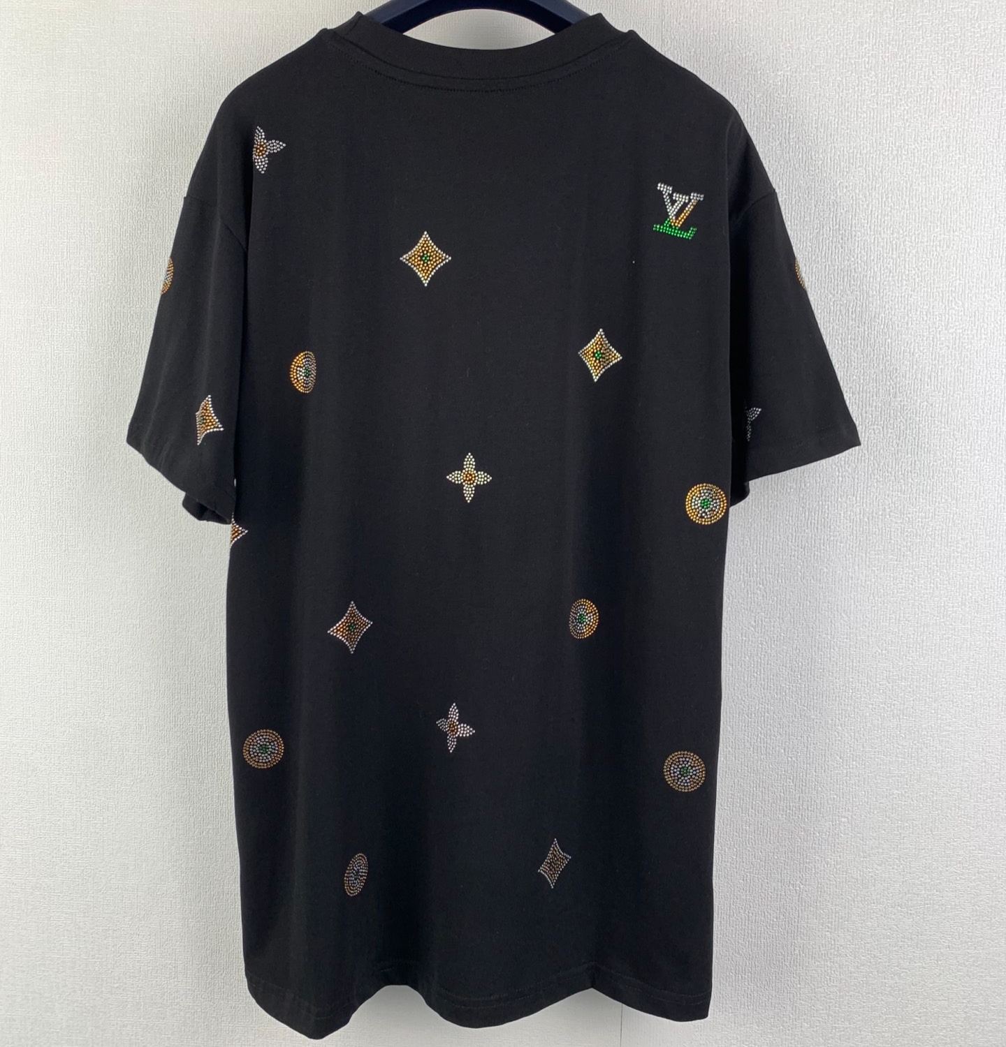 LOUIS VUITTON Decorated Short-Sleeve Crew Neck Top（1AJR10）