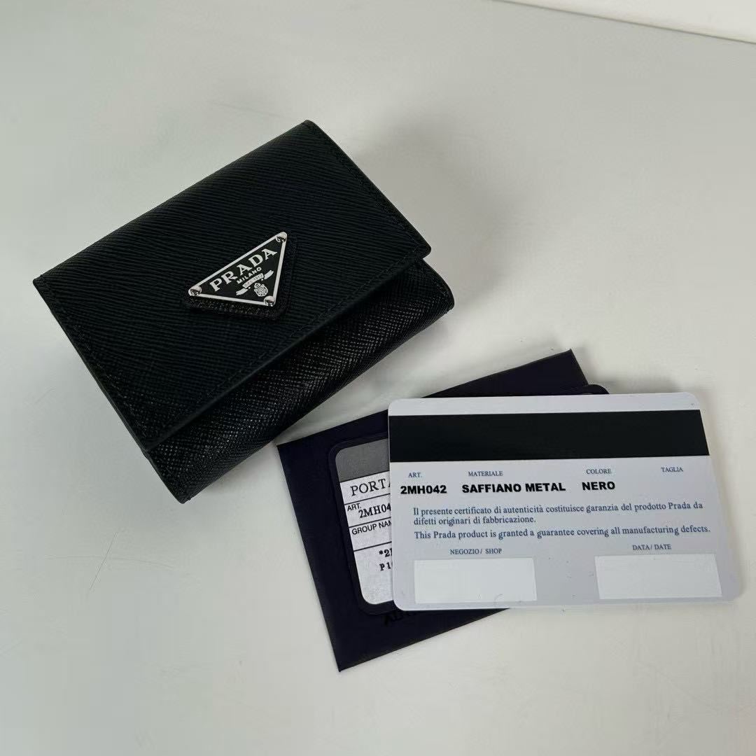 Prada Black Saffiano Triangle Wallet（2MH042_QHH_F0002）