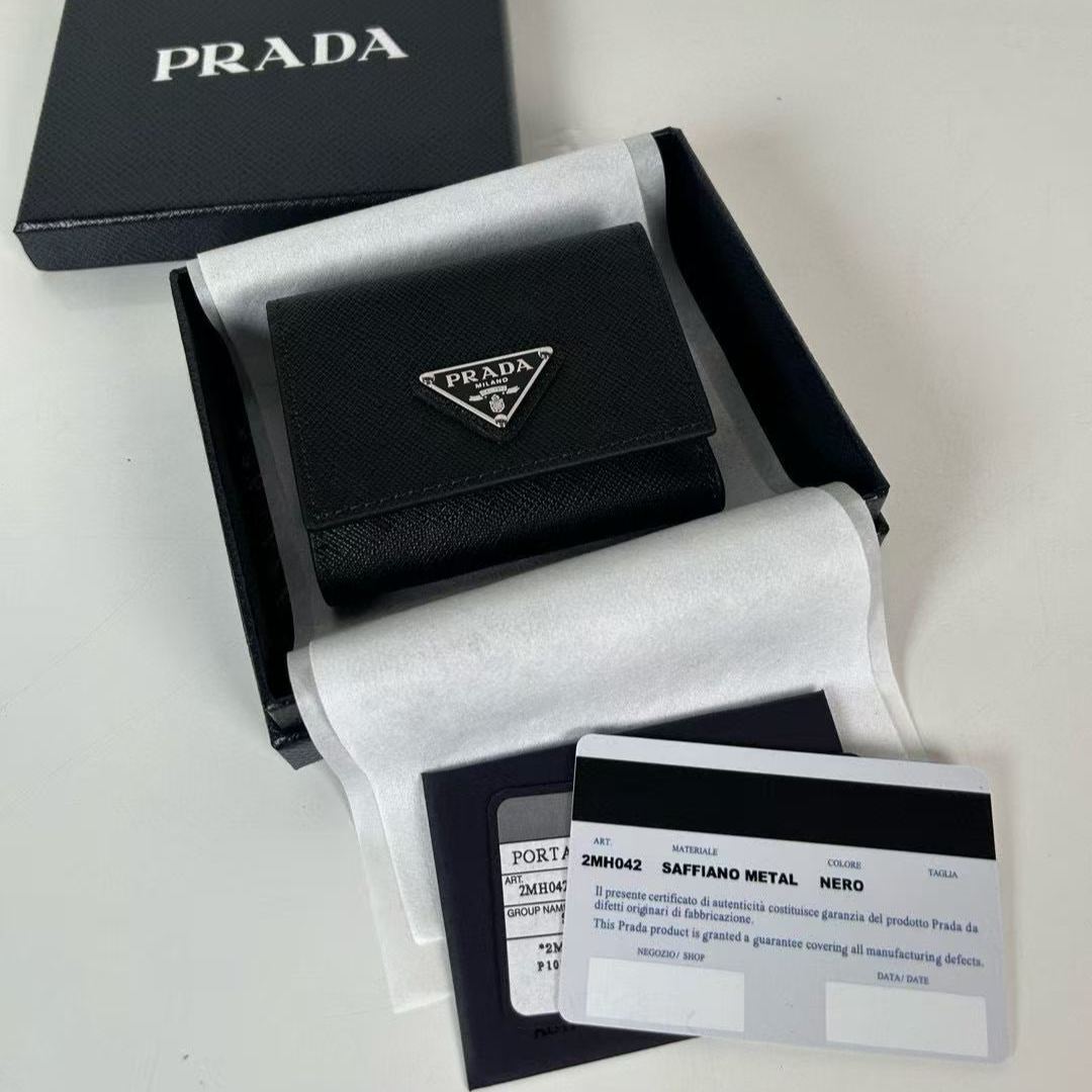 Prada Black Saffiano Triangle Wallet（2MH042_QHH_F0002）