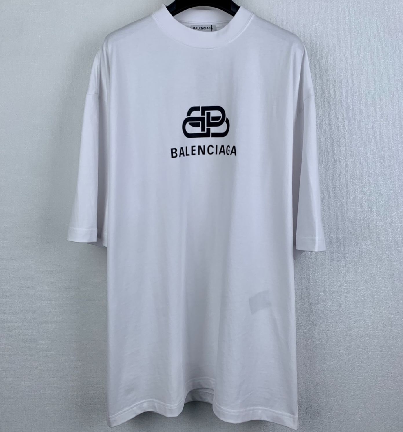 Balenciaga Black Boxy Tee with Logo Print and Balenciaga（571205TGV751140）