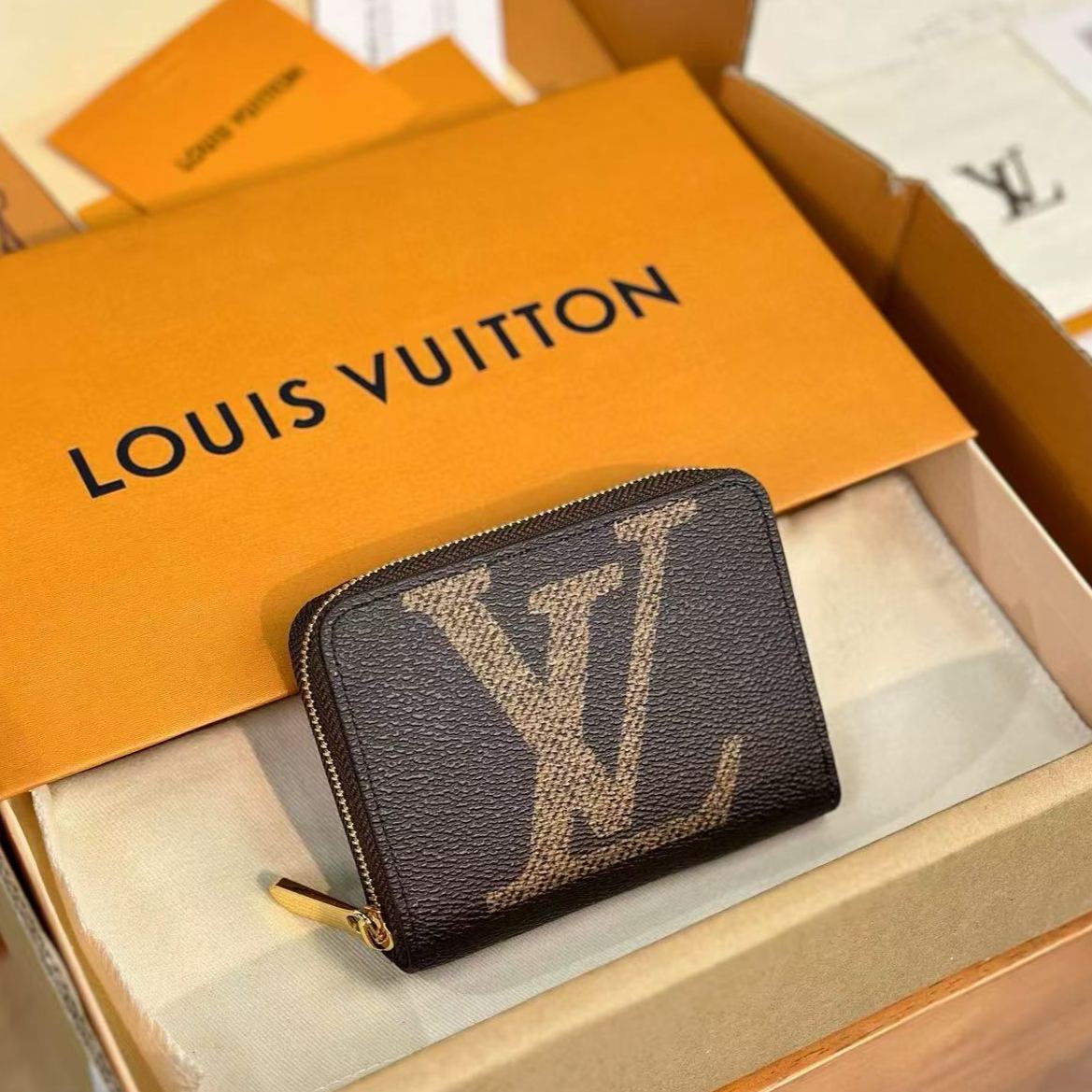 Louis VUITTON Zippy Coin Purse (M69354)