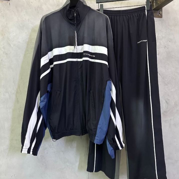 Balenciaga zip-up tracksuit (831363TRO311055AA）