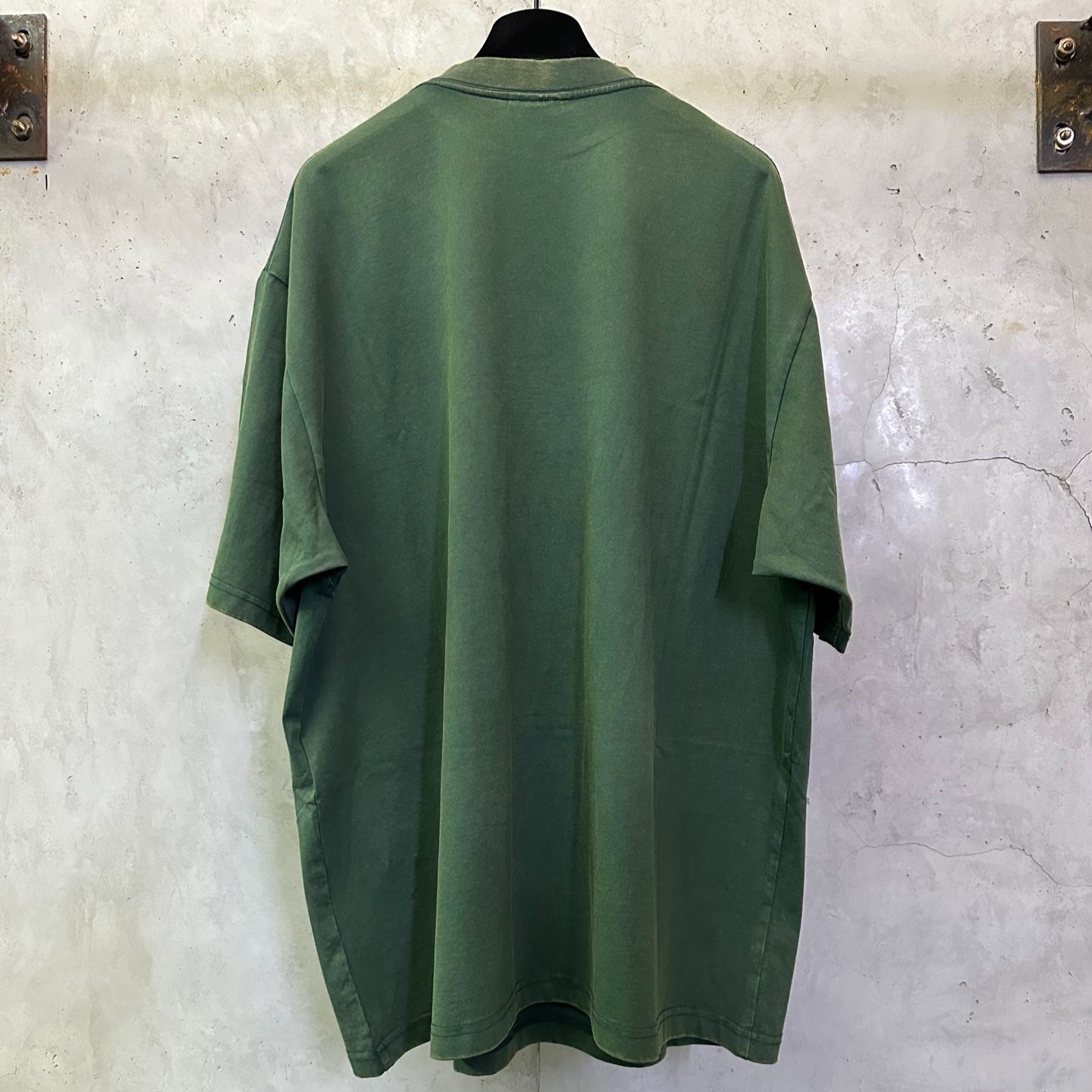 BALENCIAGA Laurel Classic T-Shirt Medium Fit "Dark Green/Red"（764235TSVC93044）