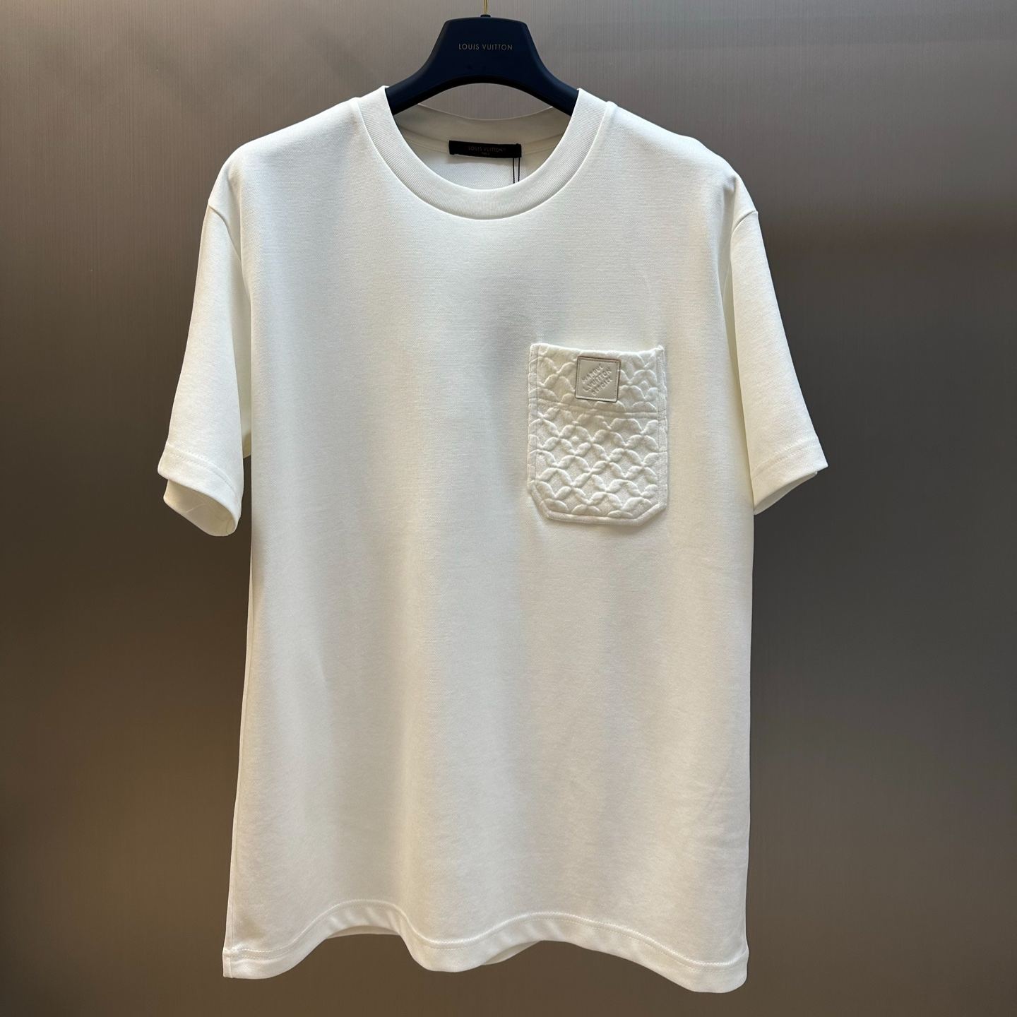 Louis Vuitton Signature Pocket T-Shirt（1AIOFK）
