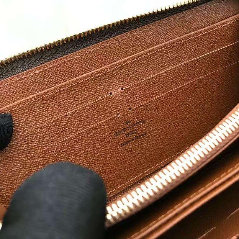 Louis Vuitton Zippy Wallet (M42616)