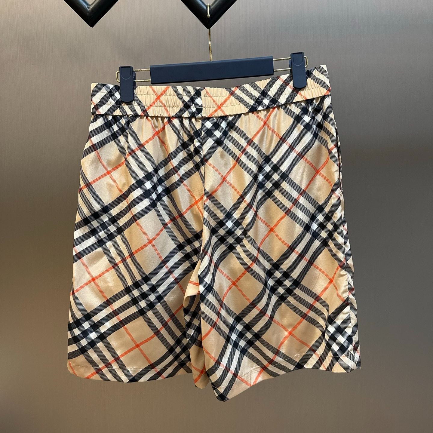 Burberry Check Silk Shorts "Sand"（80911991）