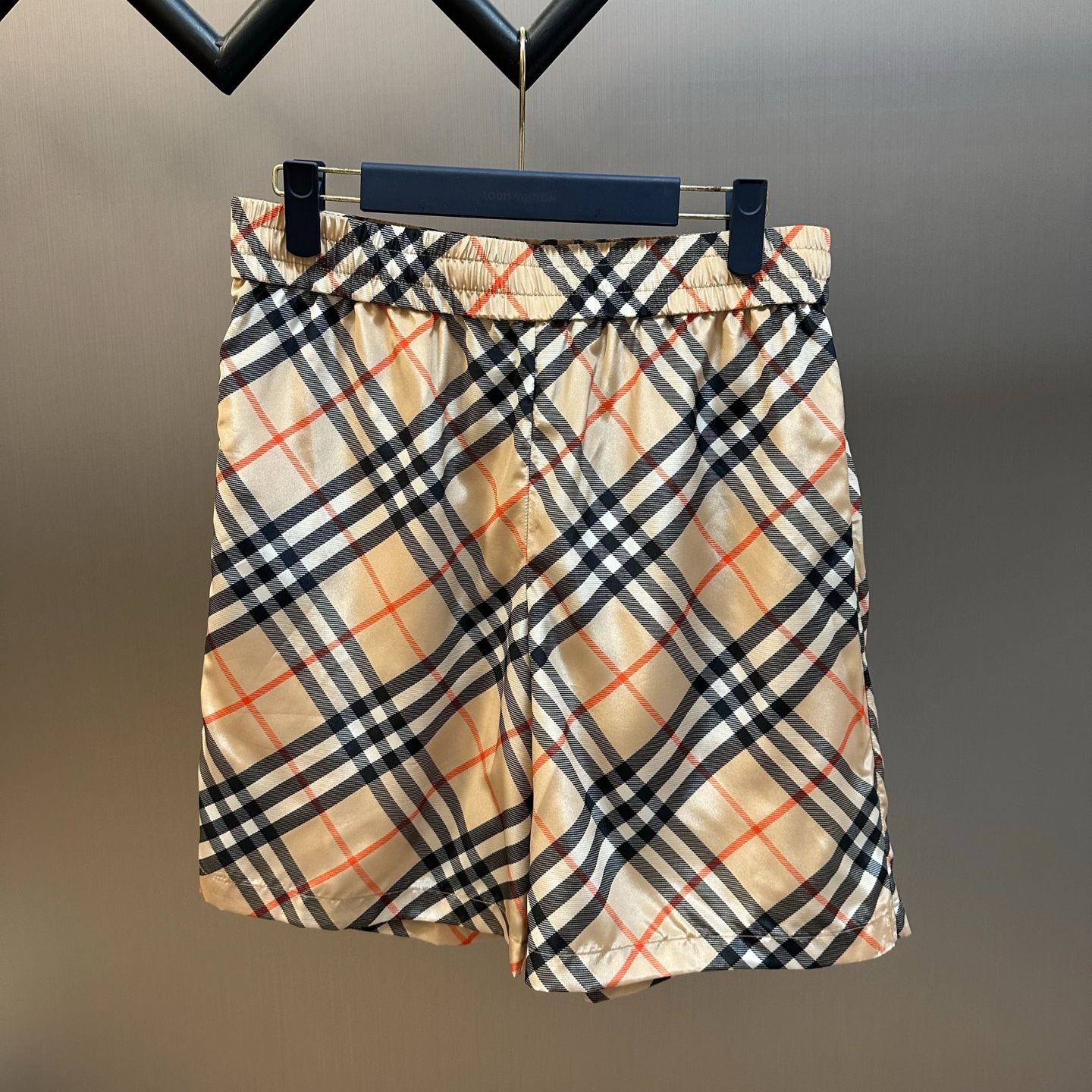 Burberry Check Silk Shorts "Sand"（80911991）