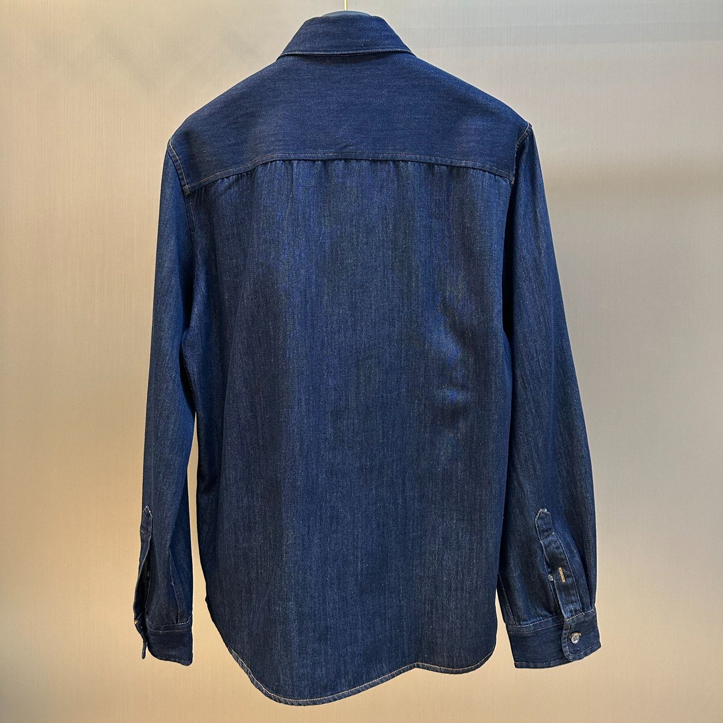 AMI Paris Ami de Coeur Indigo Light Denim Shirt - Button-down（USH786DE0123）