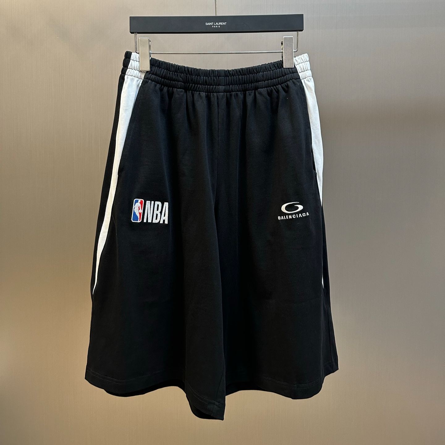 BALENCIAGA x NBA Collaboration Tracksuit Shorts "Black/White"(864870TTVW21070）