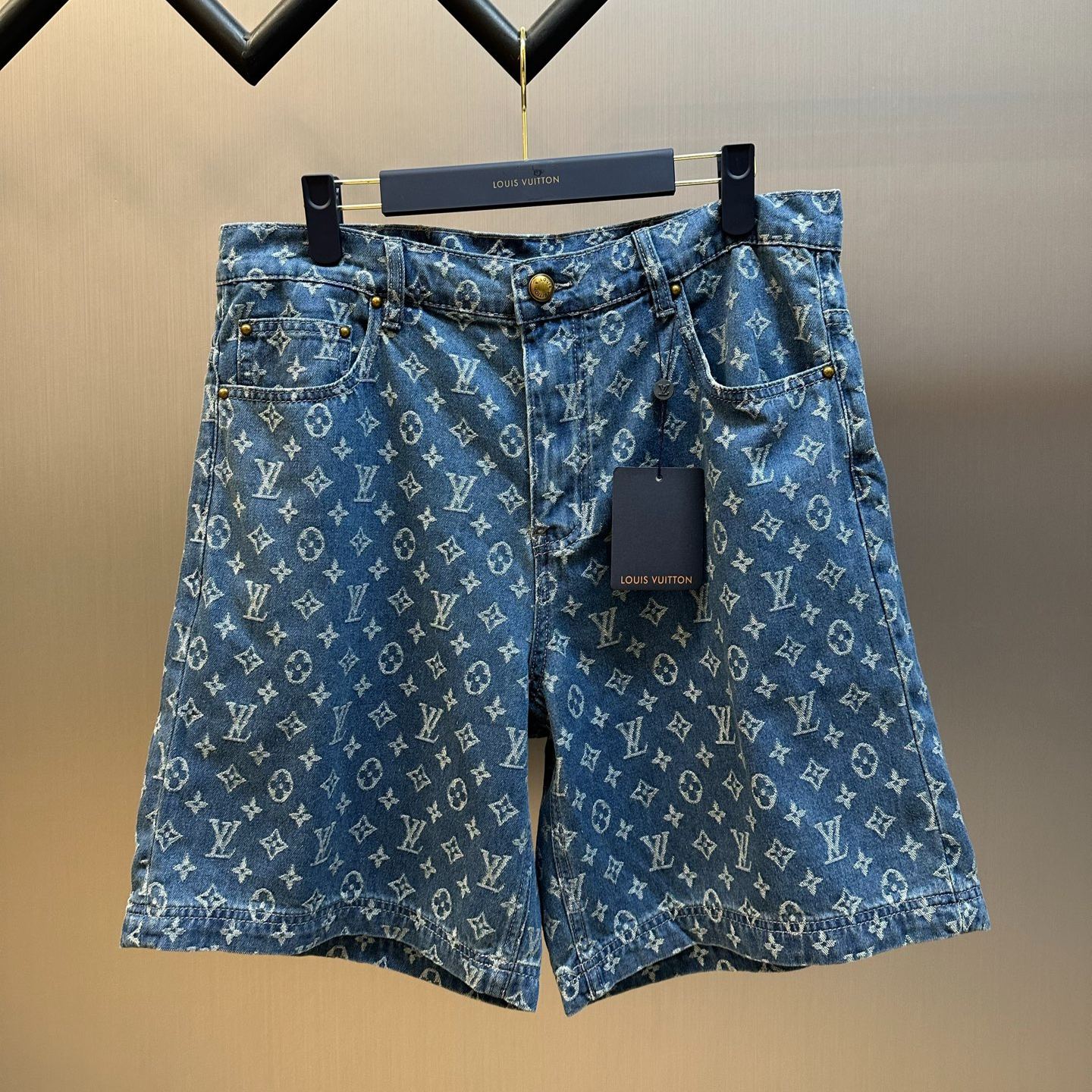 Louis Vuitton Monogram Denim Shorts （1AJBJM）
