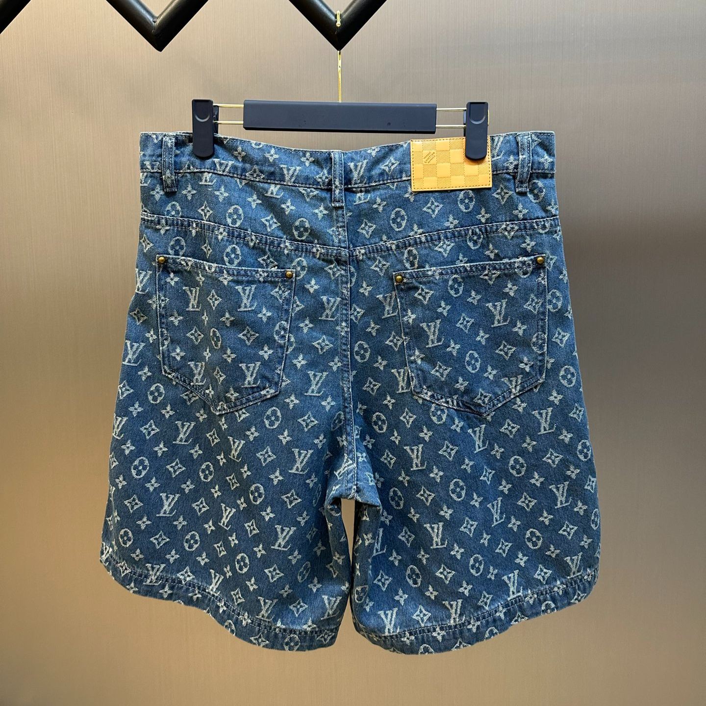 Louis Vuitton Monogram Denim Shorts （1AJBJM）
