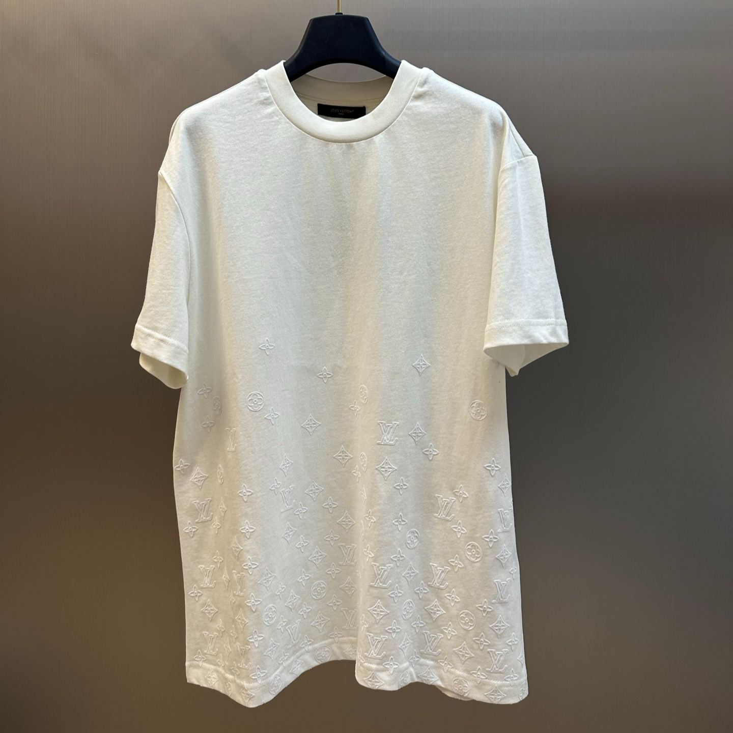 Louis Vuitton Flocked Print Gradient Letter Pattern T-shirt（1AK7LO）