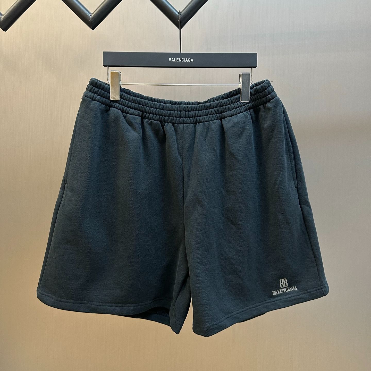 BALENCIAGA Men's Nano BB Shorts (826385TSVO31083）