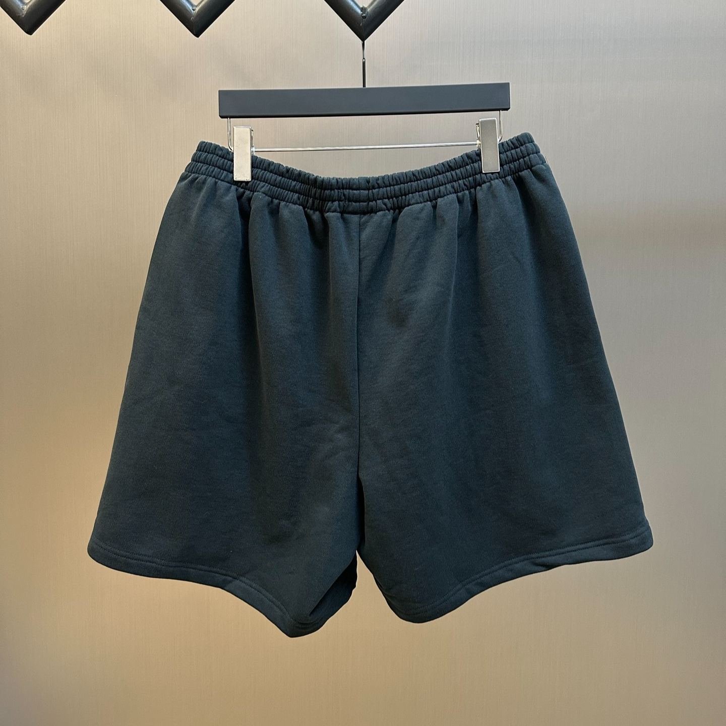 BALENCIAGA Men's Nano BB Shorts (826385TSVO31083）