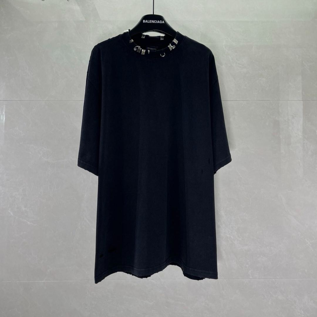 Balenciaga distressed short-sleeved T-shirt（704056TMVA50903）