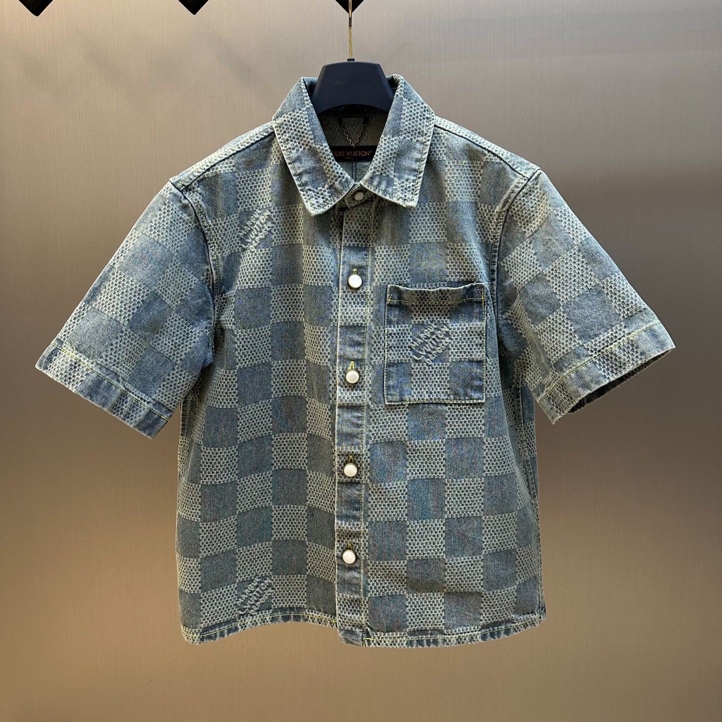Louis Vuitton DAMIER 3D Lightweight Short-Sleeve Denim Shirt (1AHVYZ）