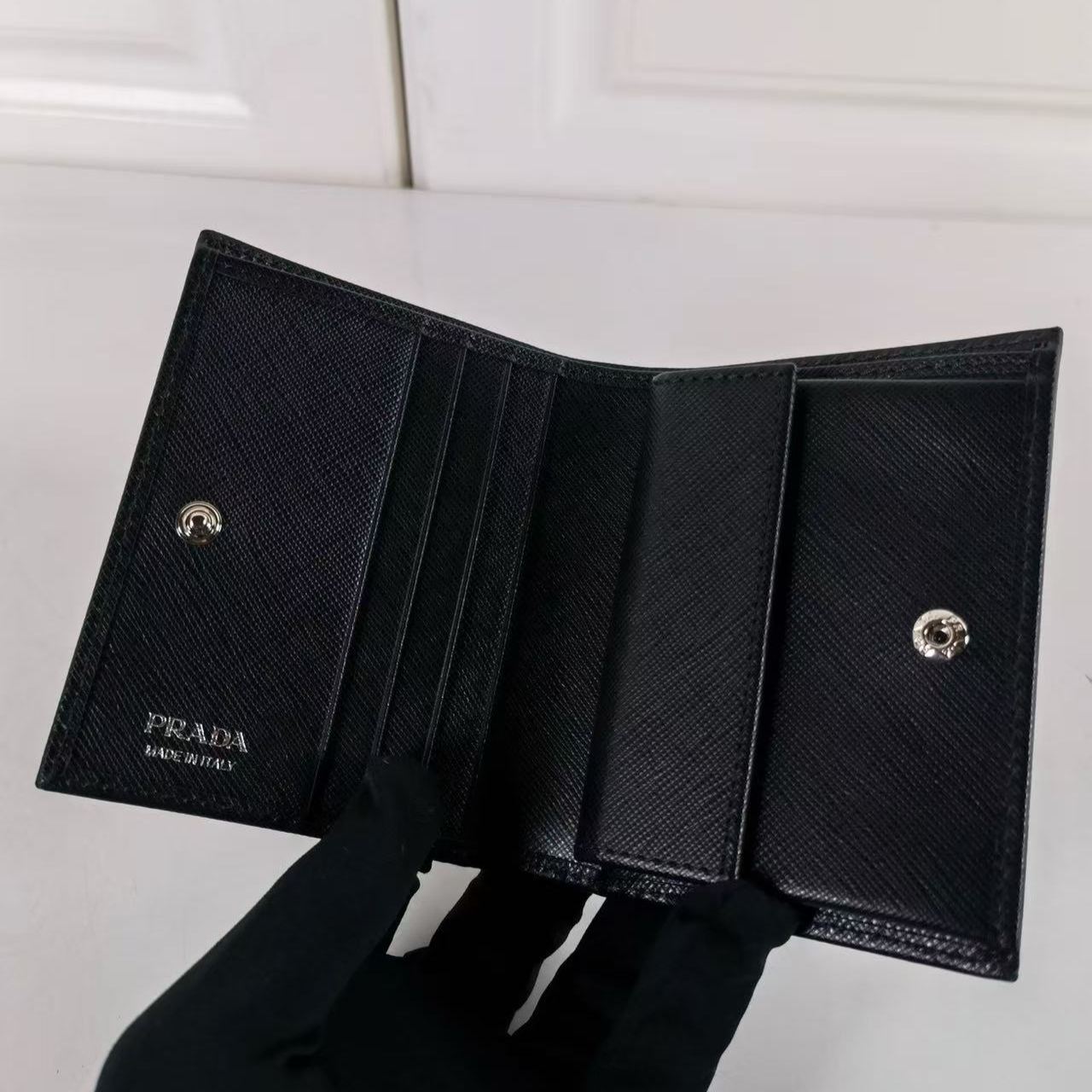 Prada Black Saffiano Triangle Wallet（1MV204_2DMI_F0002）