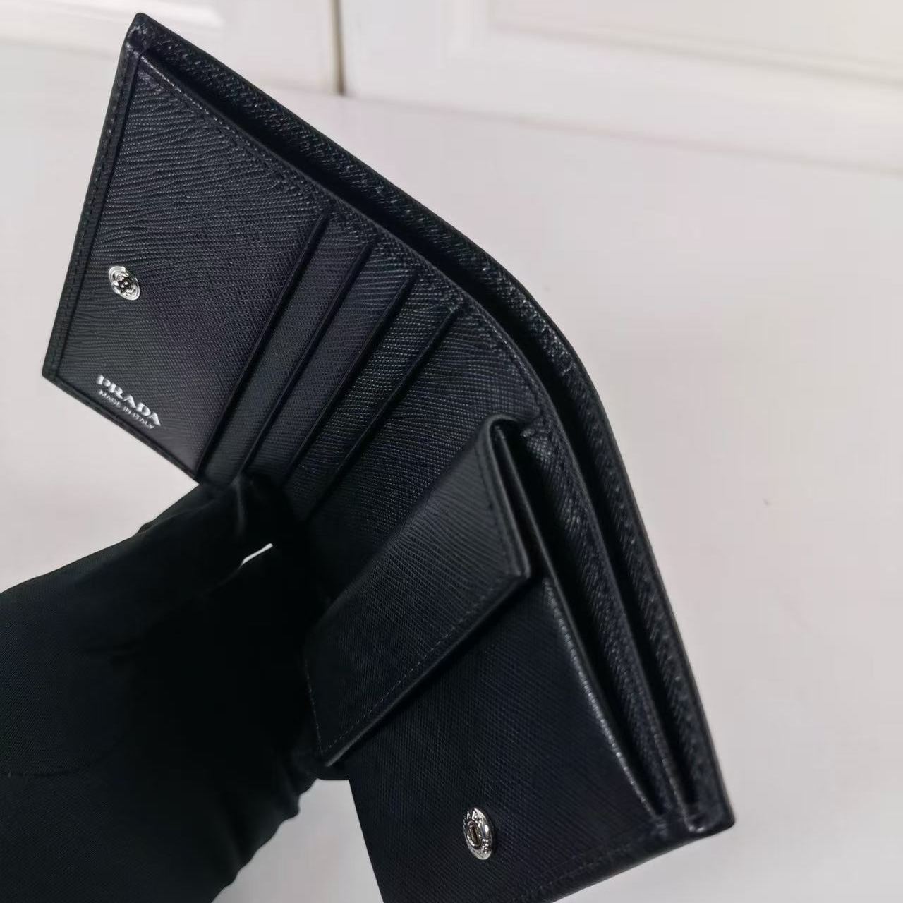 Prada Black Saffiano Triangle Wallet（1MV204_2DMI_F0002）