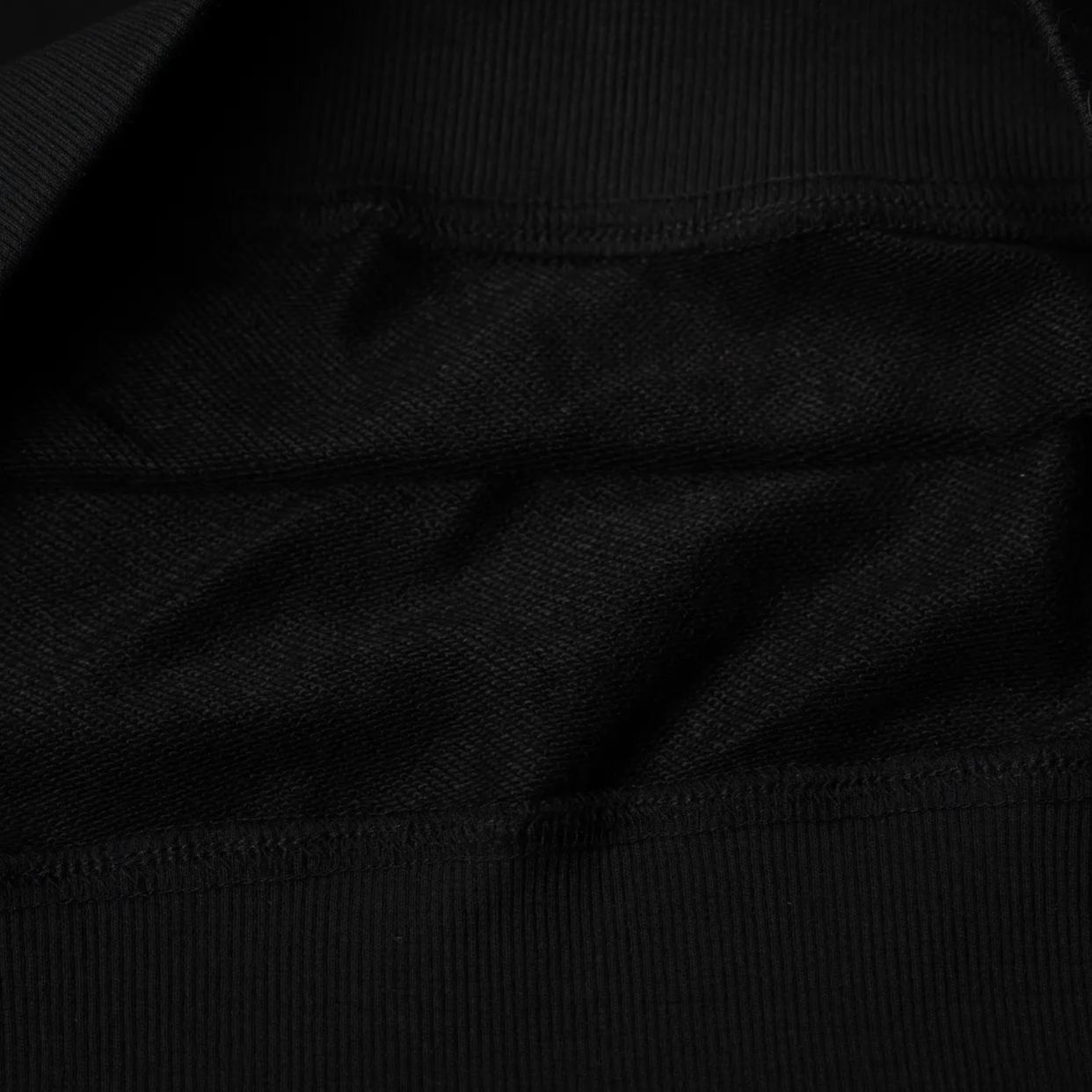 STONE ISLAND Garment Dyed Crew Sweatshirt（721563051-V0020）
