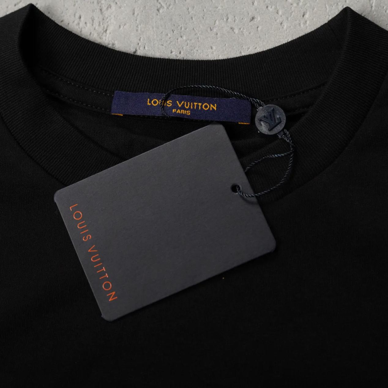 Louis Vuitton Embossed LV T-shirt（1AA5E0)