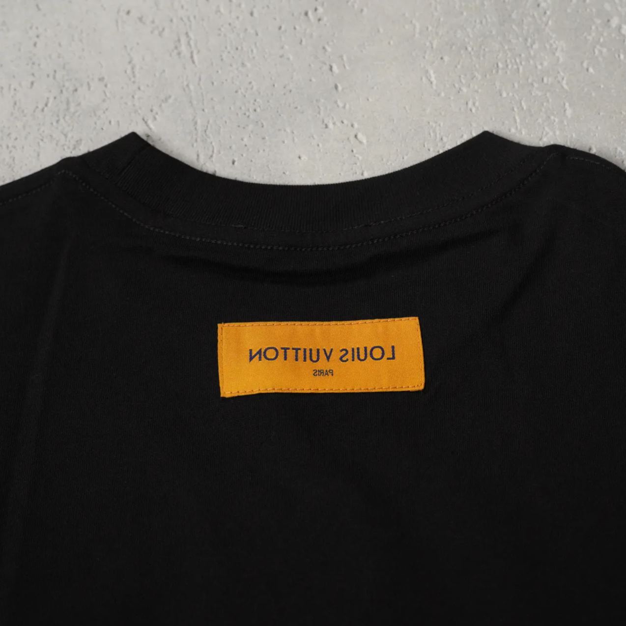 Louis Vuitton Embossed LV T-shirt（1AA5E0)