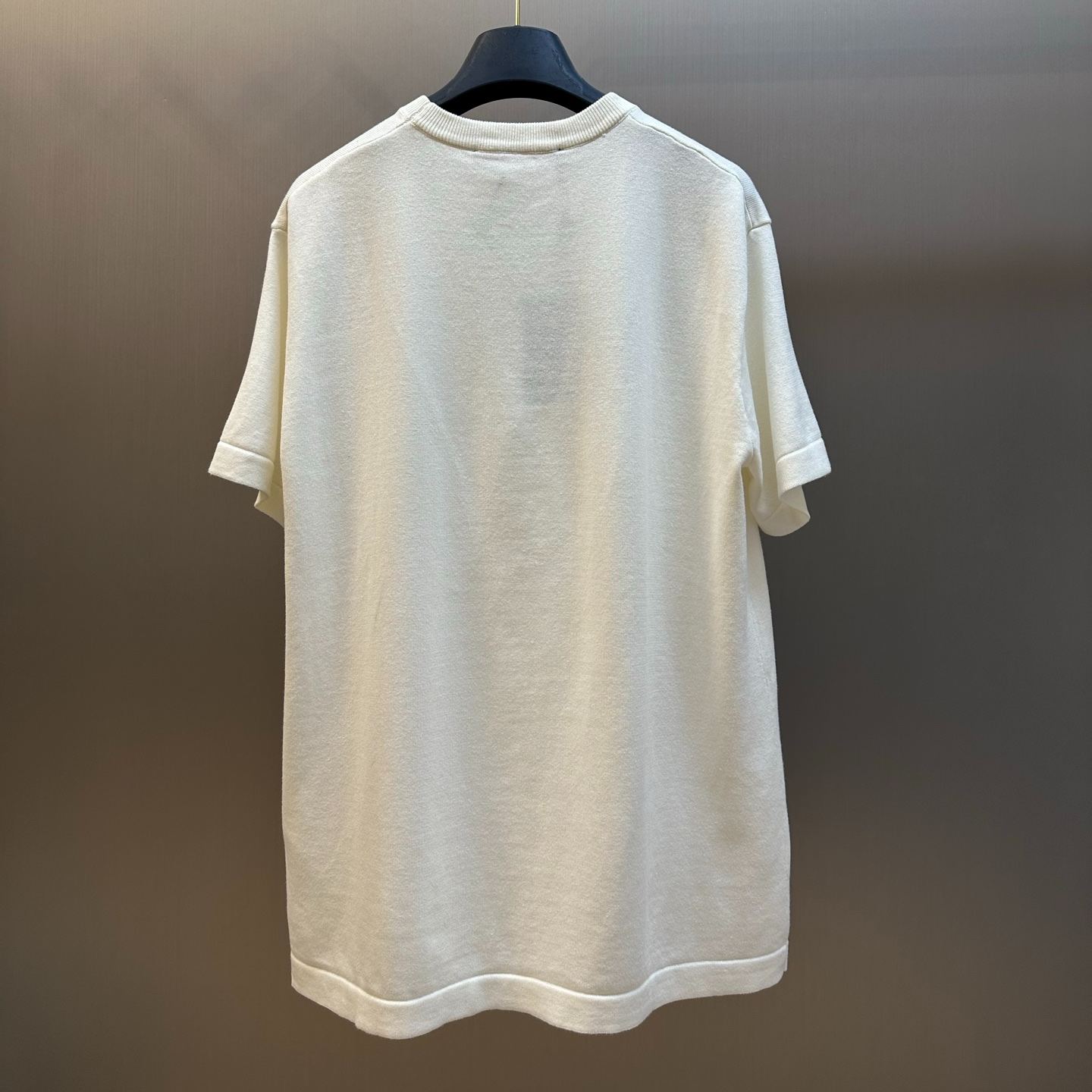 Louis Vuitton short-sleeved crew neck shirt, adorned with the brand logo（1AK70W）