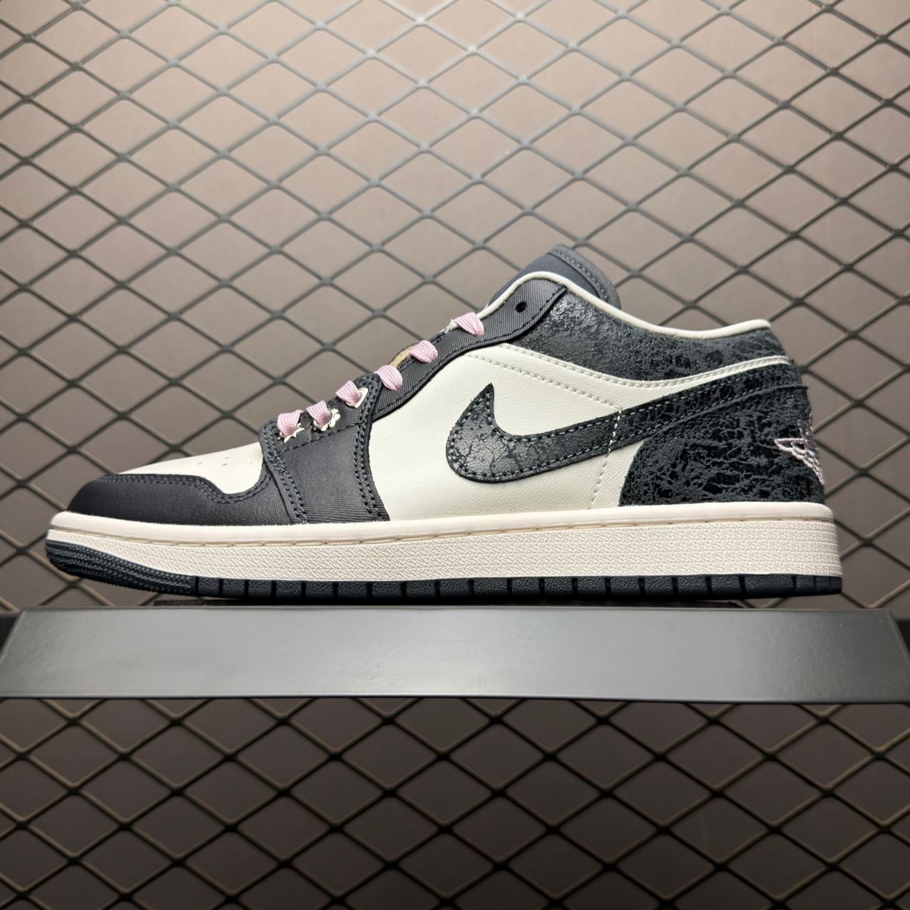 Nike Air Jordan 1 Low SE "Anthracite/Iced Carmine"（II0595-001）