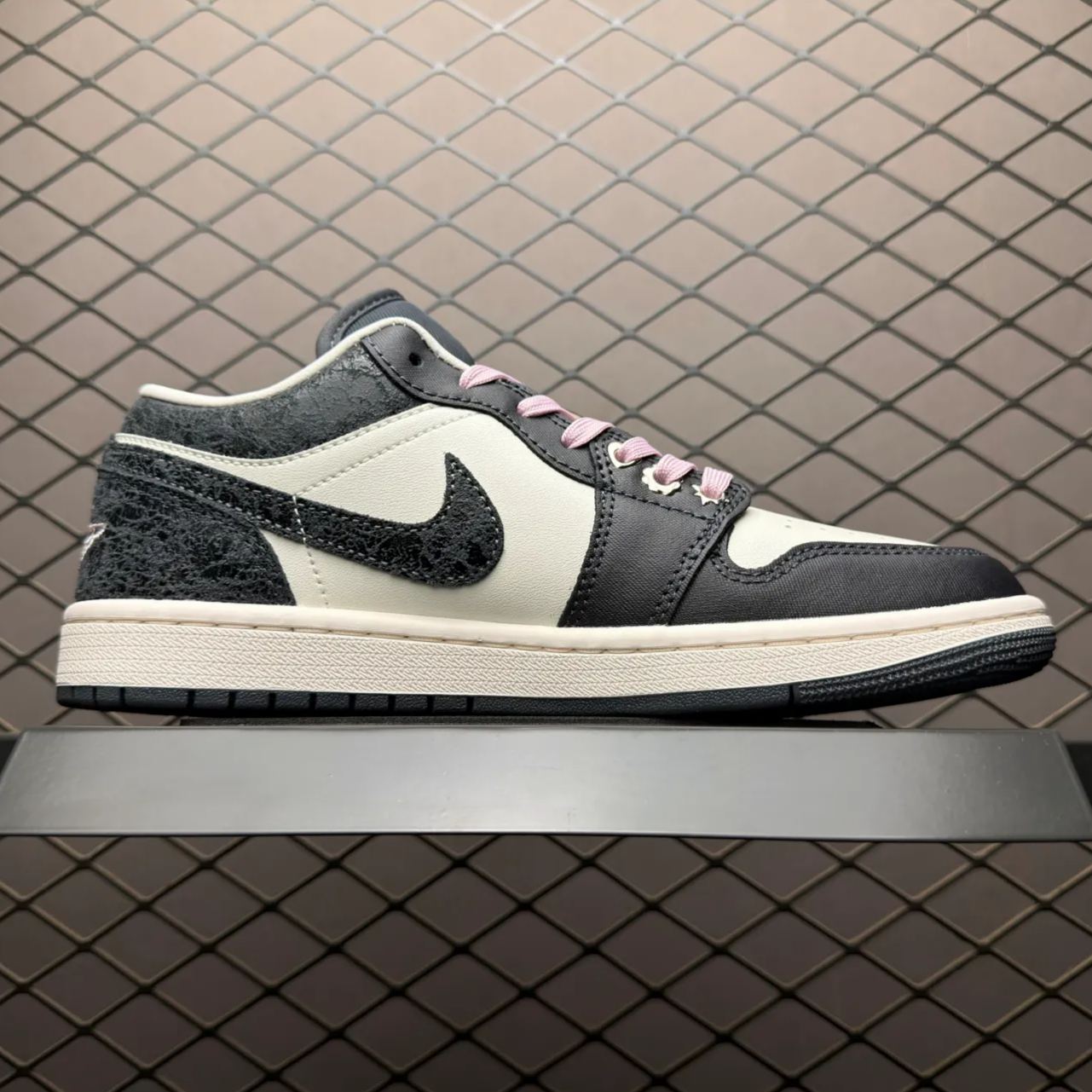 Nike Air Jordan 1 Low SE "Anthracite/Iced Carmine"（II0595-001）