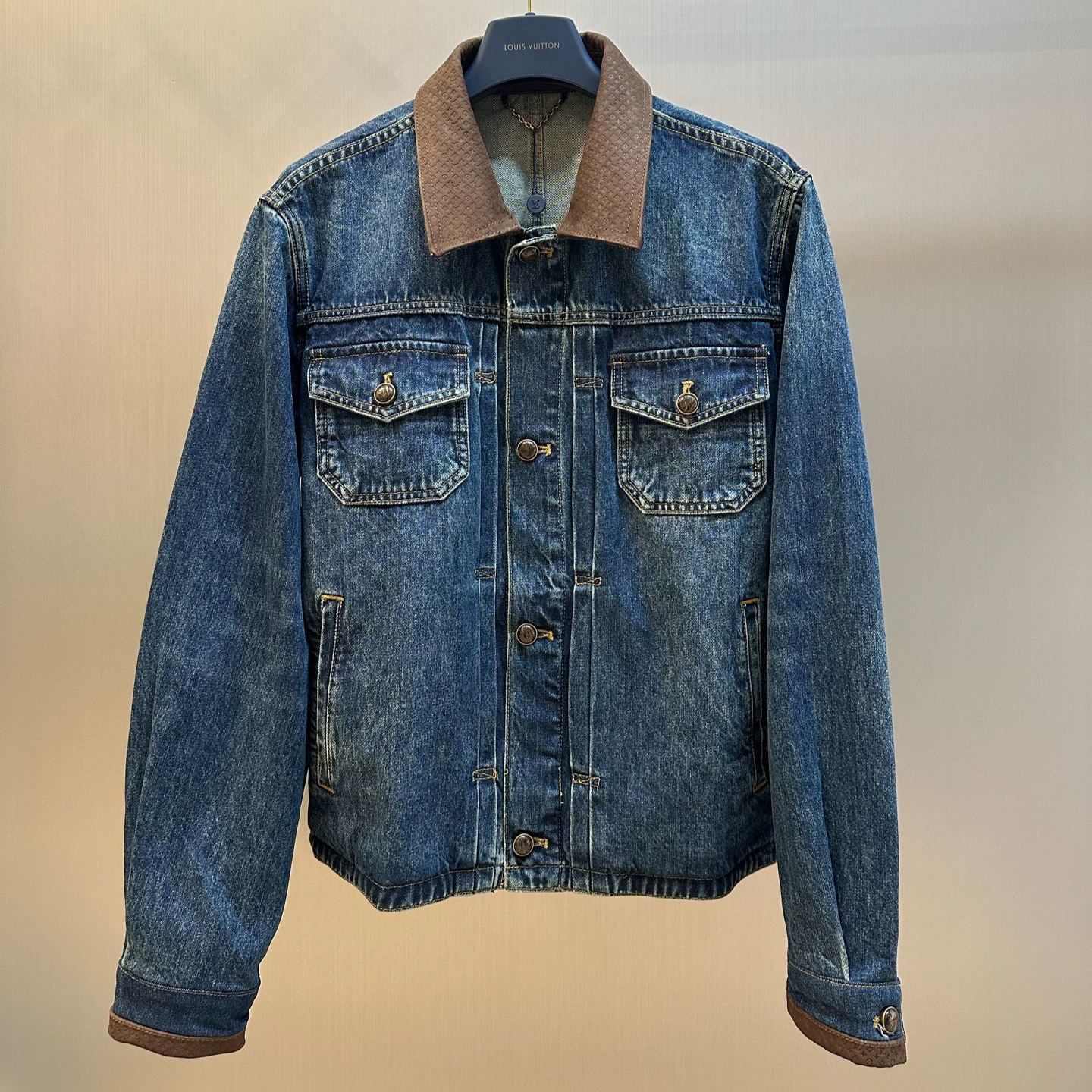 Louis Vuitton Denim Jacket With Leather Signature Details（1AJUYT）