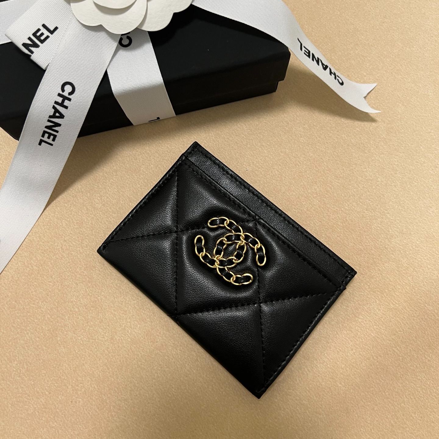 CHANEL 19 Card Holder Black (AP1167)