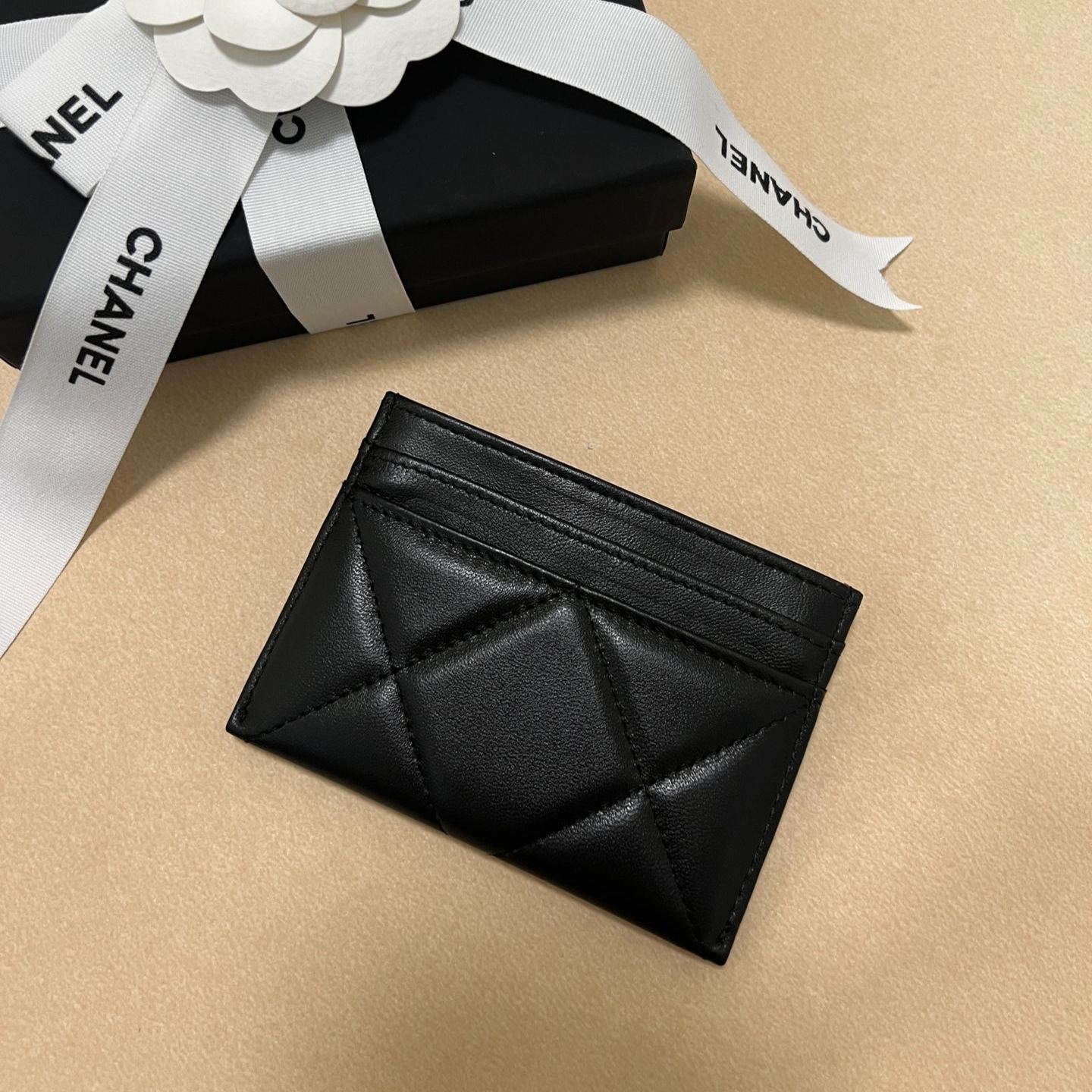 CHANEL 19 Card Holder Black (AP1167)