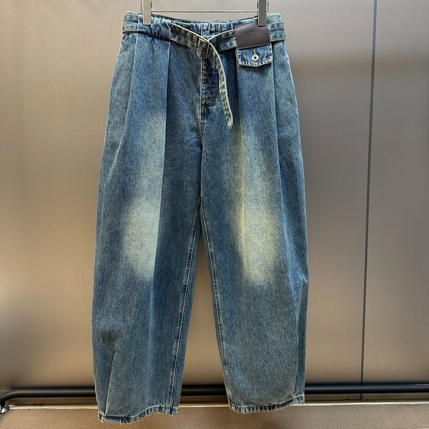 LOEWE Pleated Boyfriend Jeans (S359Y11XEN-6395）